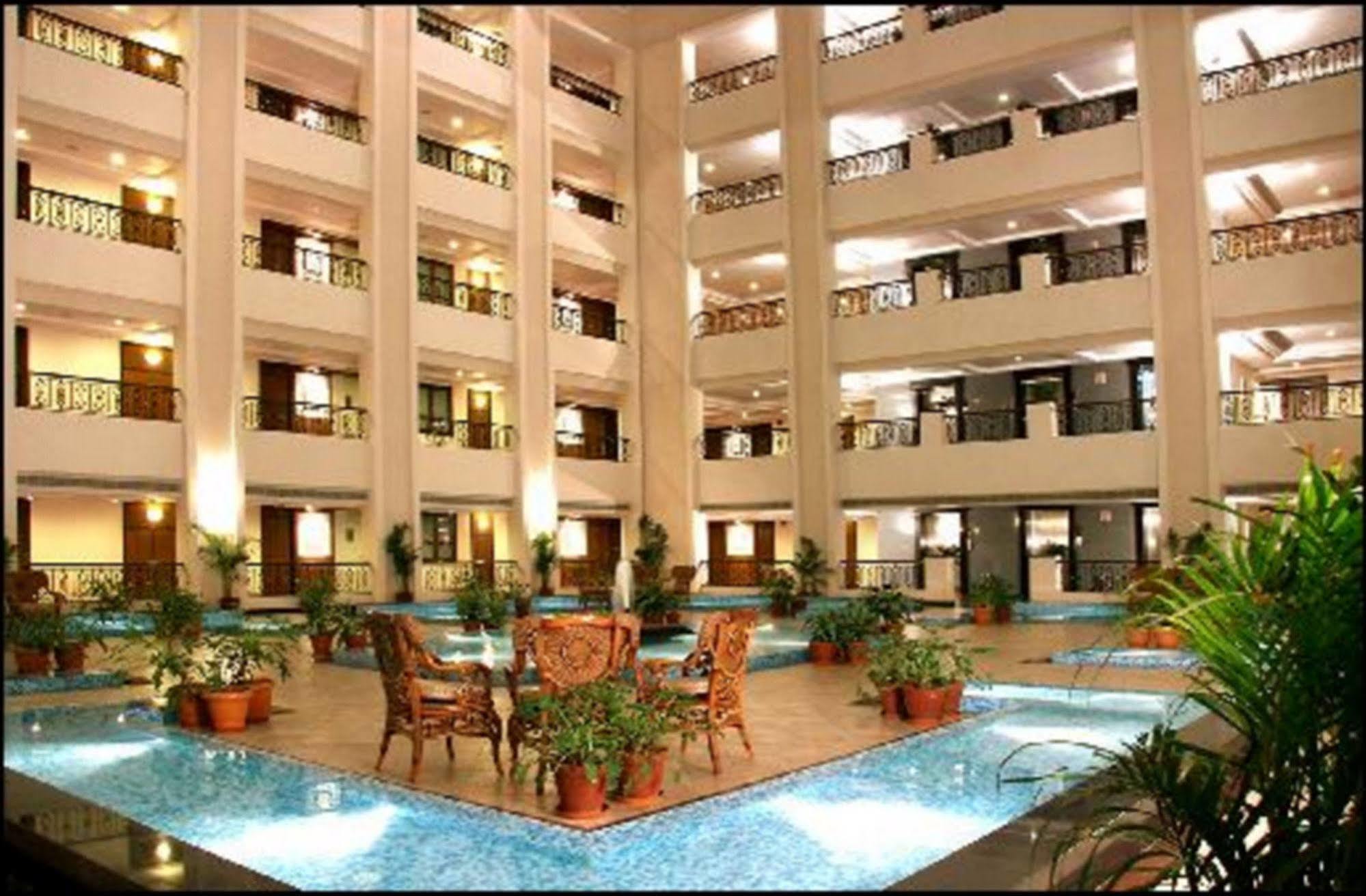 Greenpark Chennai Exterior foto The interior of the hotel