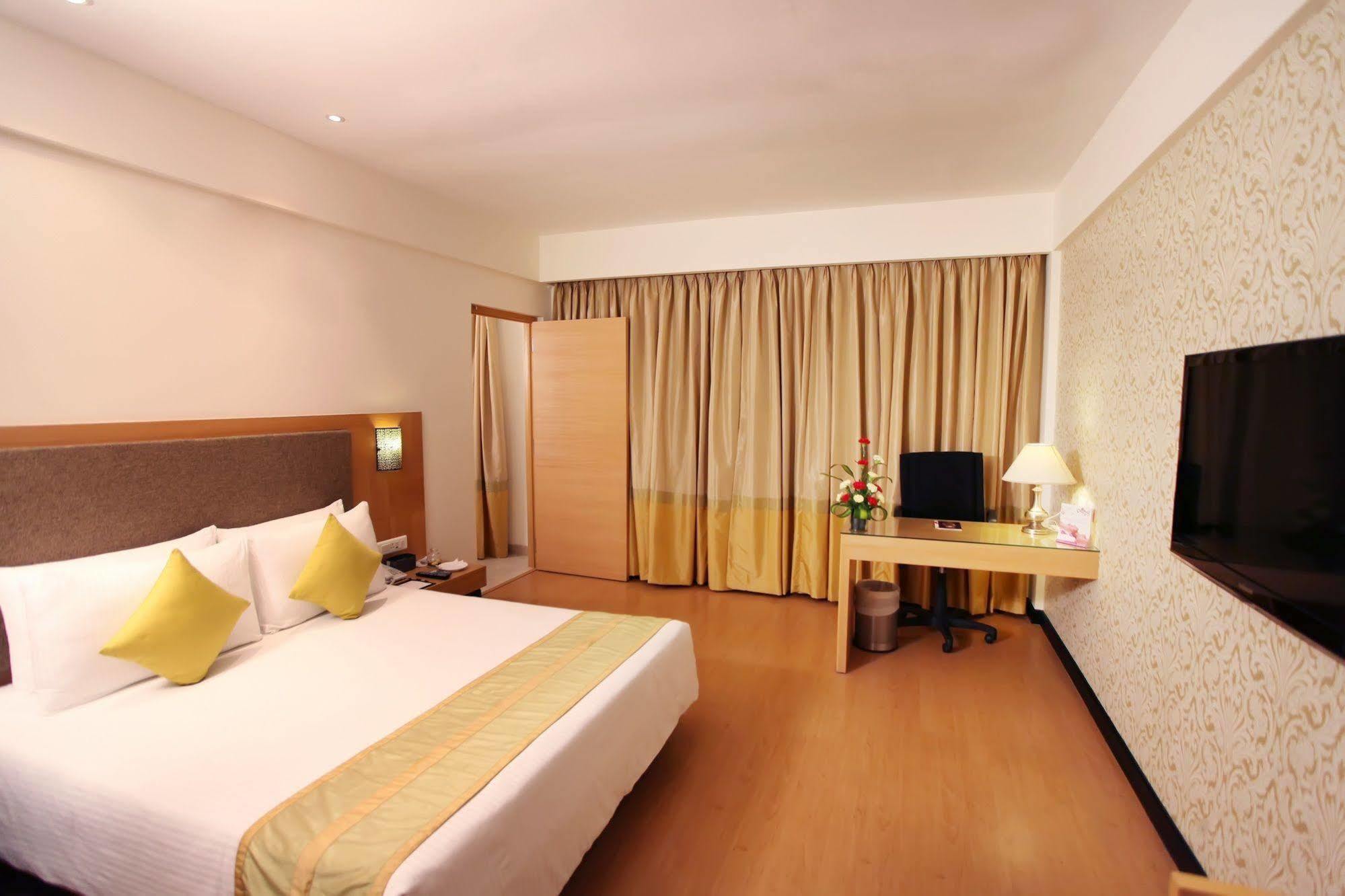 Greenpark Chennai Exterior foto A room at the hotel