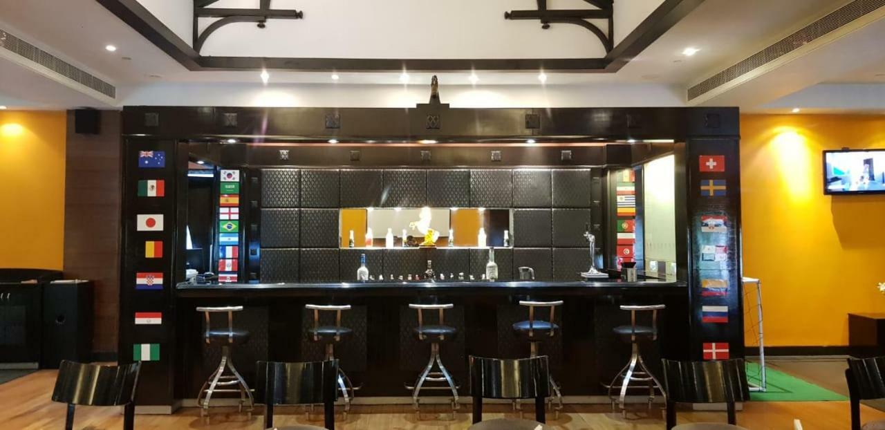 Greenpark Chennai Exterior foto A coffee bar in a coffee shop